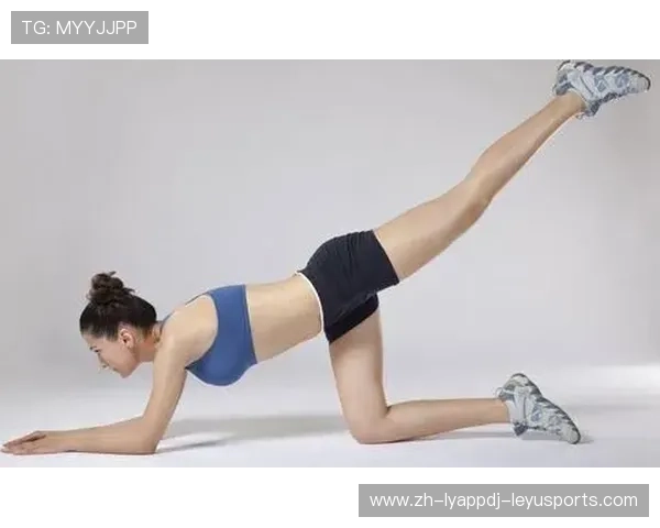 瑜伽球健身器材使用技巧及适用动作推荐